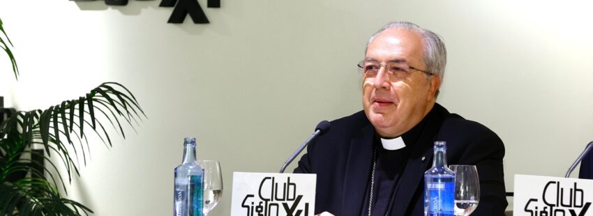 El secretario general de la Conferencia Episcopal, César García Magán