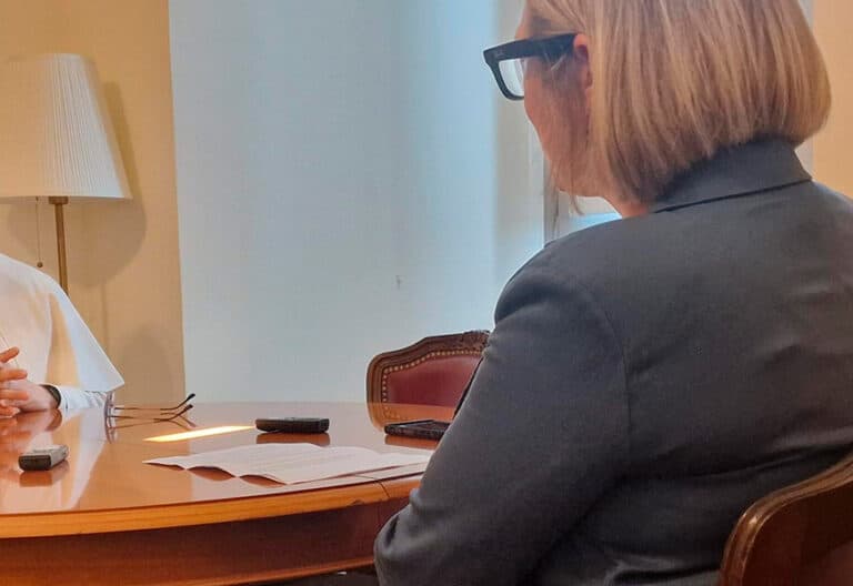 Gänswein, encantado con la entrevista de León XIV frente a las críticas de Alemania