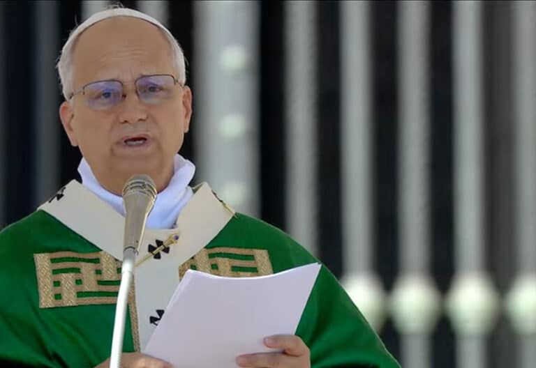 El Papa recuerda a los catequistas que su labor no es “un adiestramiento” sino “poner en el