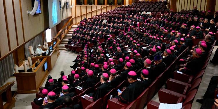 León XIV recibe a los obispos recién ordenados en el Vaticano
