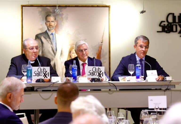 El secretario general de la Conferencia Episcopal, César García Magán