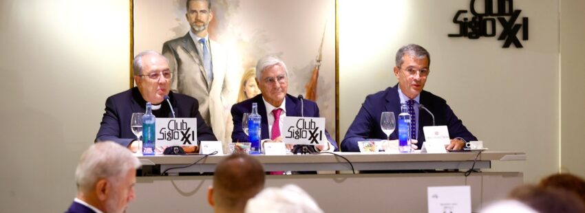 El secretario general de la Conferencia Episcopal, César García Magán