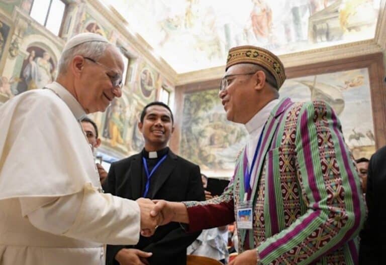 Papa León XIV con la comunidad indonesia de Roma