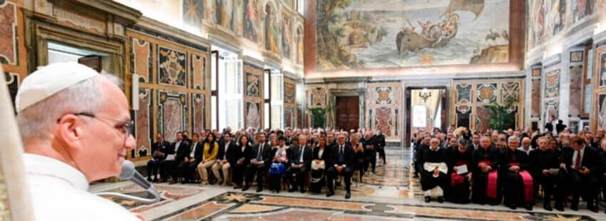 León XIV pide cultivar una “teología encarnada” ante los retos digitales