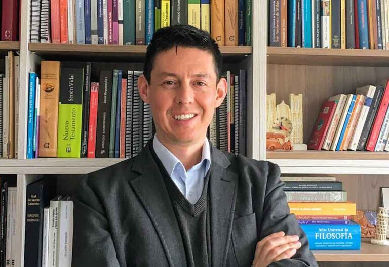 Juan Alberto Casas Ramírez: “Jesús sigue contemplando el mundo a través de nuestros ojos”