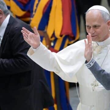 León XIV, con Simona Brambilla