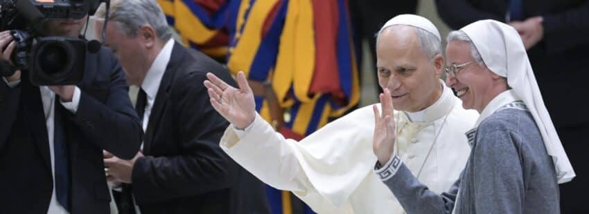 León XIV, con Simona Brambilla