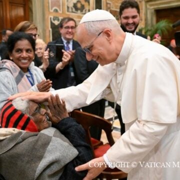 León XIV personas mayores