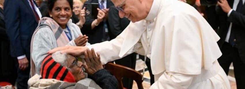 León XIV personas mayores