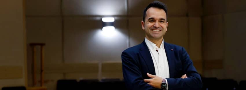 Manu Velasco, maestro, conferenciante y escritor