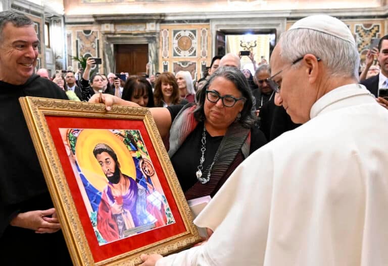Pope Leo XIV with Refugees and Migrants in Our Common Home (Credit_ Vatican Media)