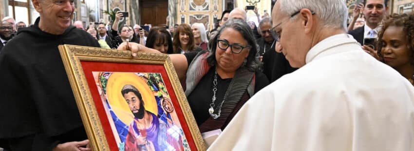 Pope Leo XIV with Refugees and Migrants in Our Common Home (Credit_ Vatican Media)