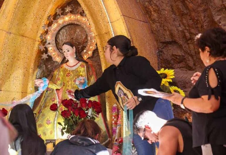 Peregrinación a la Virgen de las Peñas en el Altiplano chileno