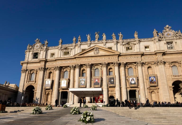 Canonización de siete nuevos santos en el Vaticano.