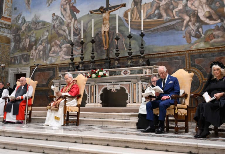 Carlos III con León XIV en la Capilla Sixtina
