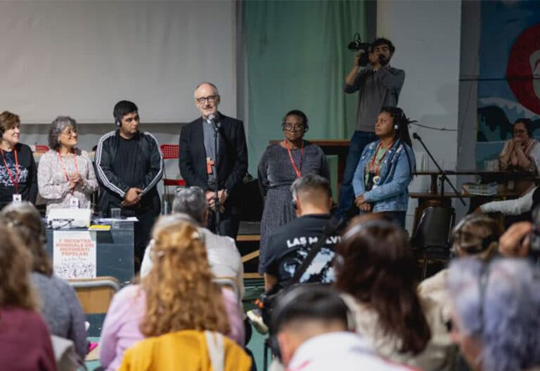 Los movimientos populares reclaman al mundo una nueva alianza global por la dignidad humana y la