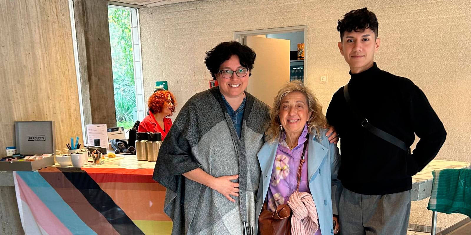 Carmen Sánchez Carazo, con Carlos Vargas,de CRISMHOM, y Barbara Radziminska, religiosa de los