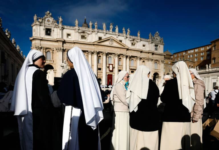 Religiosas, en San Pedro, antes de la misa de León XIV con mitvo del Jubileo de la Vida Consagrada