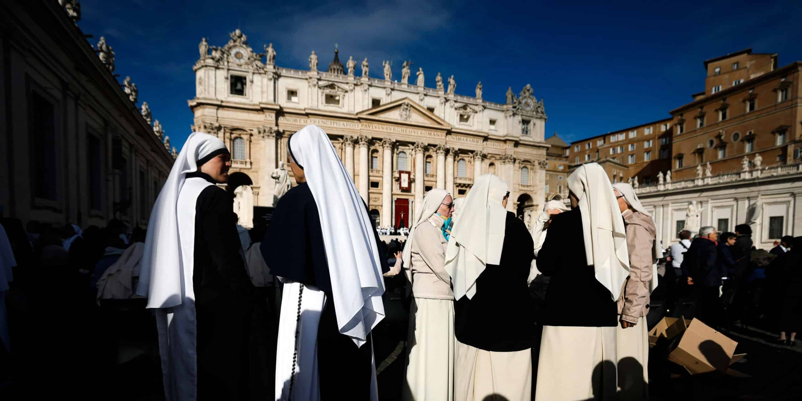 Religiosas, en San Pedro, antes de la misa de León XIV con mitvo del Jubileo de la Vida Consagrada