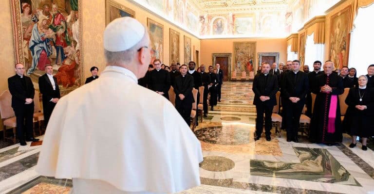 León XIV recibe a los miembros del Pontificio Colegio Portugués de Roma