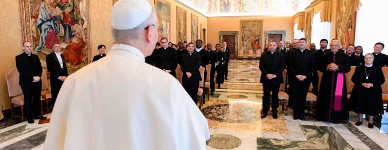 León XIV recibe a los miembros del Pontificio Colegio Portugués de Roma