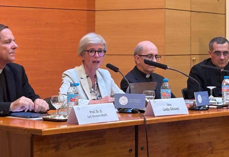 Linda Ghisoni, en la Universidad Eclesiástica San Dámaso