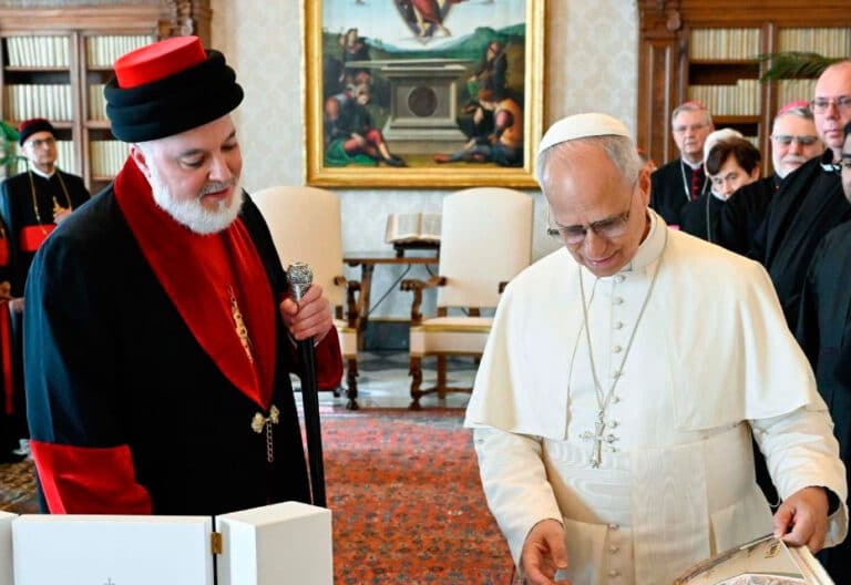 León XIV con Mar Awa III