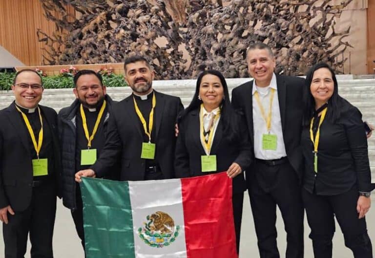 Padre David y equipo sinodal