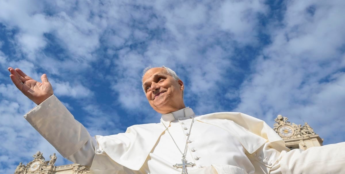 León XIV, durante una audiencia general en la Plaza de San Pedro