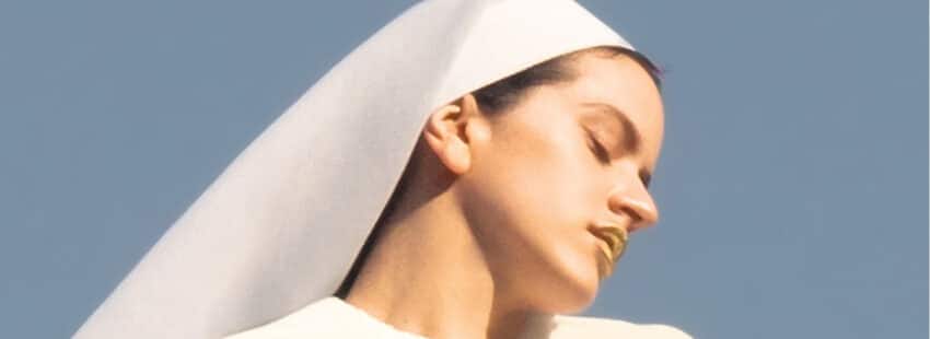 Rosalía ‘toma los hábitos’ y deja más espacio a Dios en su nuevo disco ‘Lux’