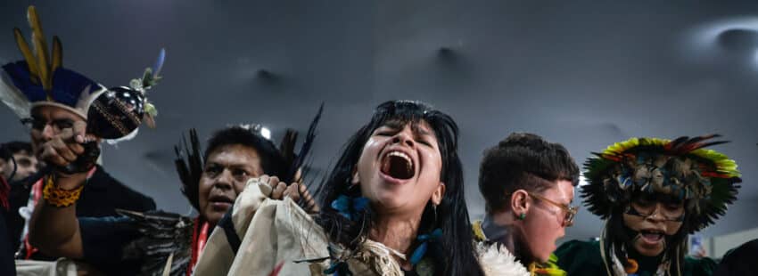 Indígenas durante la cumbre climática convocada por Naciones Unidas (COP30) celebrada en Belém,