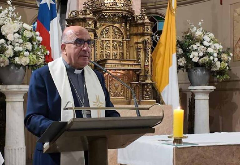 Los candidatos presidenciales de Chile se reúnen con el cardenal Fernando Chomalí