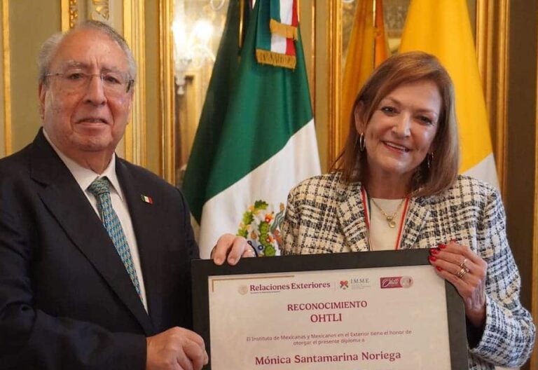 Mónica Santamarina (UMOFC) recibe el Premio Ohtli