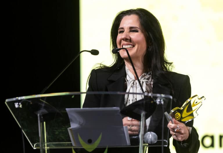 Cantante. Premio Carisma de Fe y Cultura.
