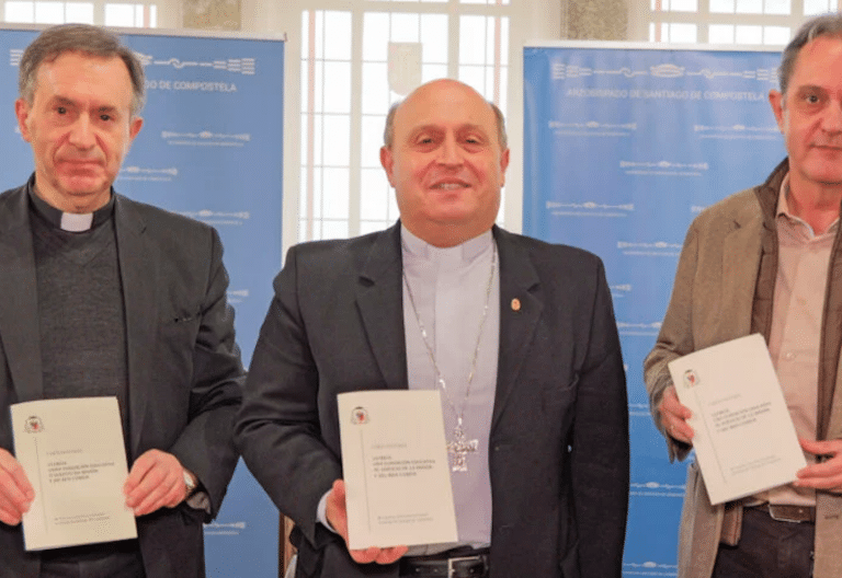 El arzobispo de Santiago de Compostela constituye la Fundación Educativa Ultreia