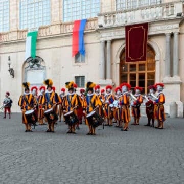 El Vaticano investiga si tienen un guardia suizo antisemita