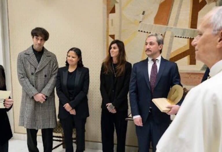 León XIV a Laura Pausini: “Soy tu fan desde San Remo 93”