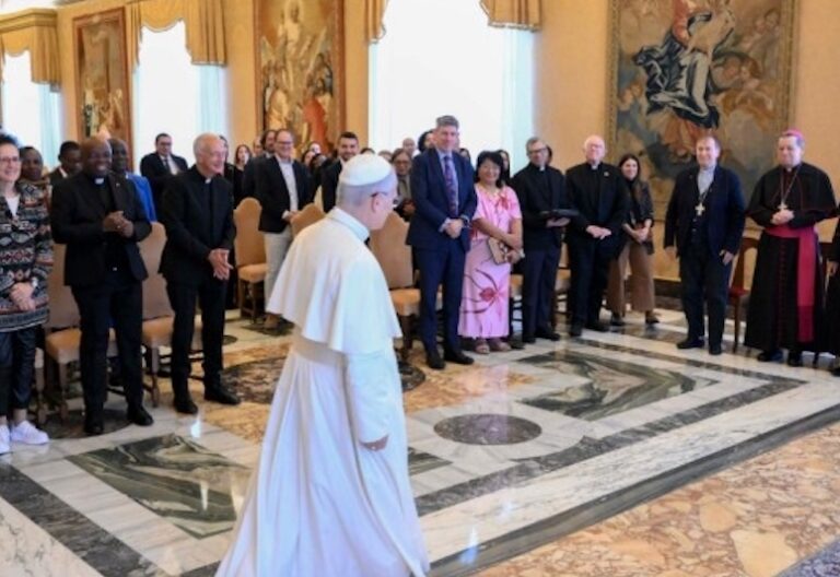 León XIV a Cáritas: “La misión de la Iglesia se desarrolla únicamente cuando caminamos