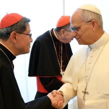 León XIV con el cardenal Tagle