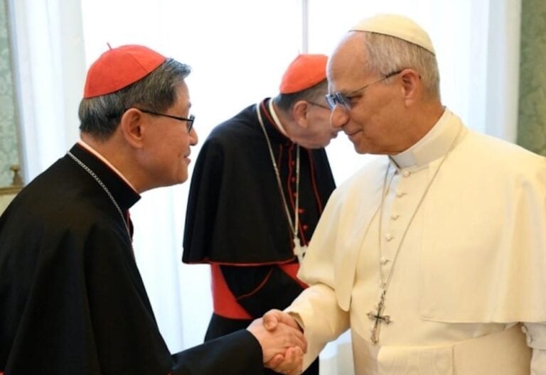 León XIV con el cardenal Tagle