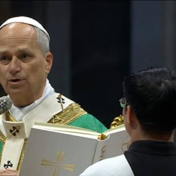 León XIV ‘debuta’ en la Jornada de los Pobres denunciando el “drama” de “la soledad”