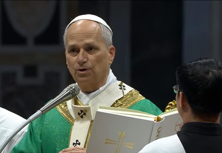León XIV ‘debuta’ en la Jornada de los Pobres denunciando el “drama” de “la soledad”