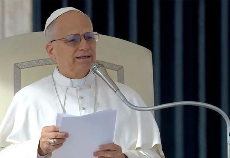 León XIV invita a todos a “tomar partido” por los “descartados por una economía que mata”