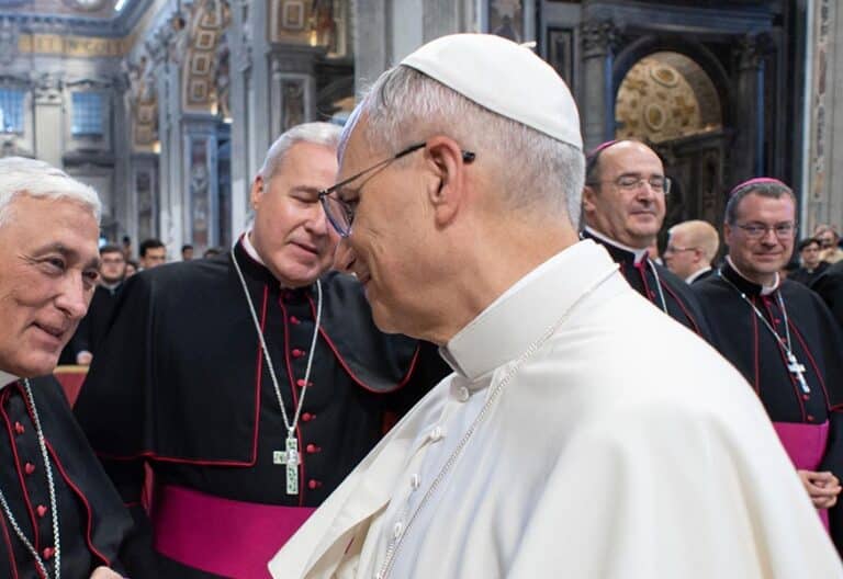 León XIV saluda a Rafael Zornoza