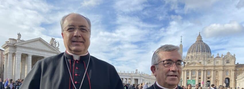 El secretario general de la Conferencia Episcopal, César García Magán, y el presidente, Luis