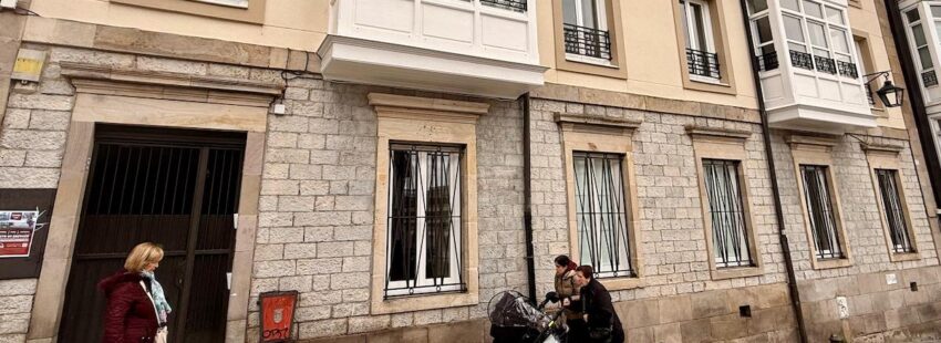 La diócesis de Vitoria transforma la casa del cura en viviendas para siete familias sin recursos