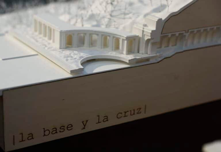 MADRID, 11/11/2025.- Maqueta del proyecto 'La base y la cruz' que ha sido elegido este