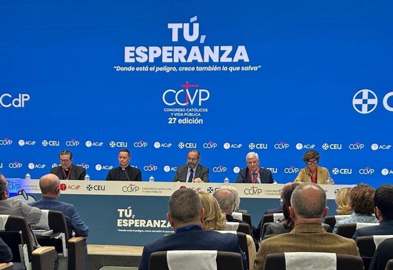 Mesa de apertura del Congreso Católicos y Vida Pública 2025