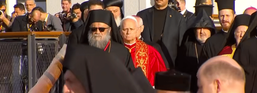 El papa León XIV accede al sitio arqueológico de la basílica de San Neófito