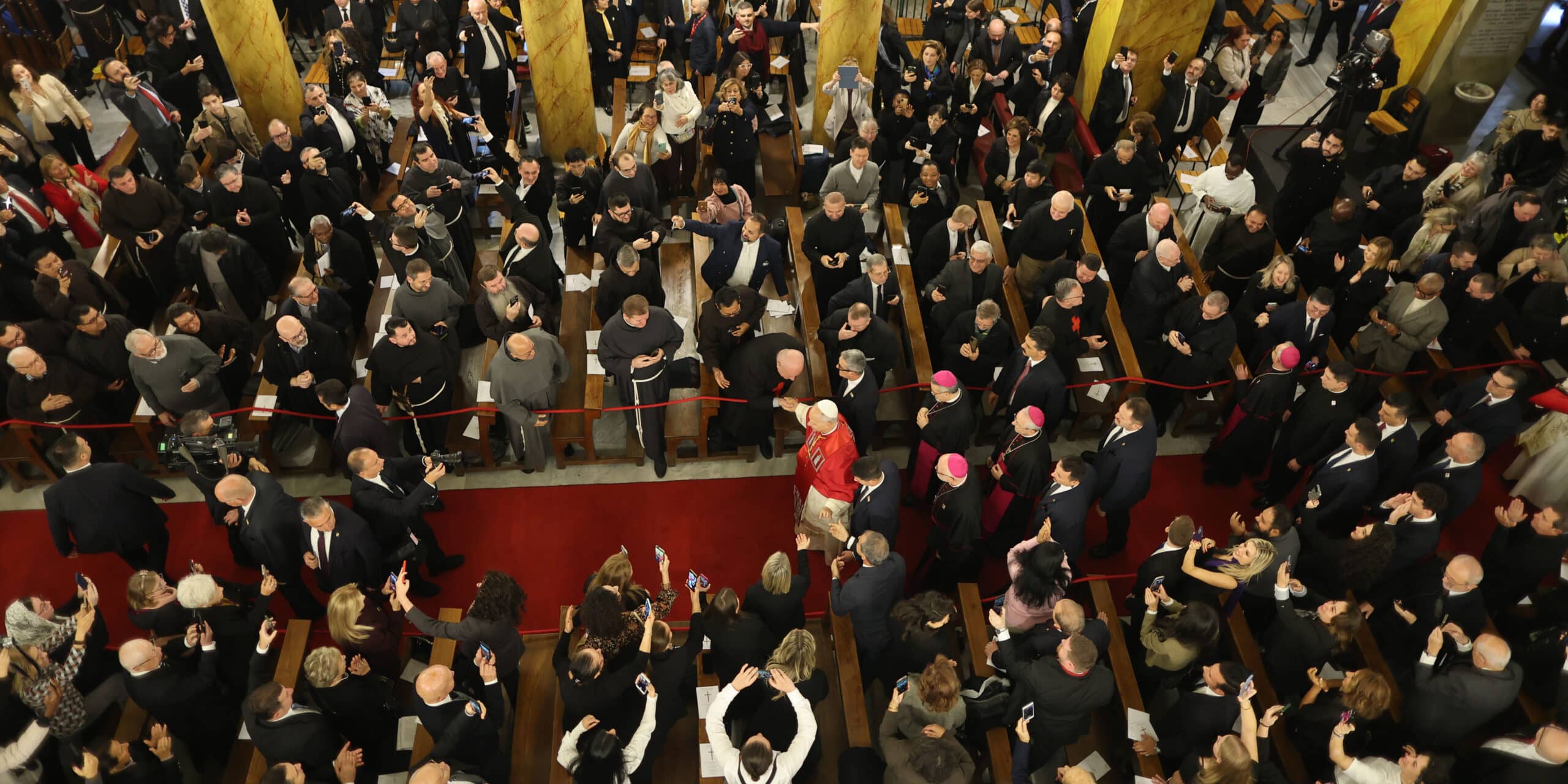 León XIV, en la catedral de Estambul